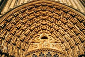 Il monastero di Batalha o convento de Santa Maria da Vitria. Timpano e archivolto del portale.